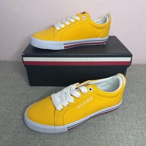 New Kids Tommy Hilfiger Yellow Canvas Sneakers Size 1